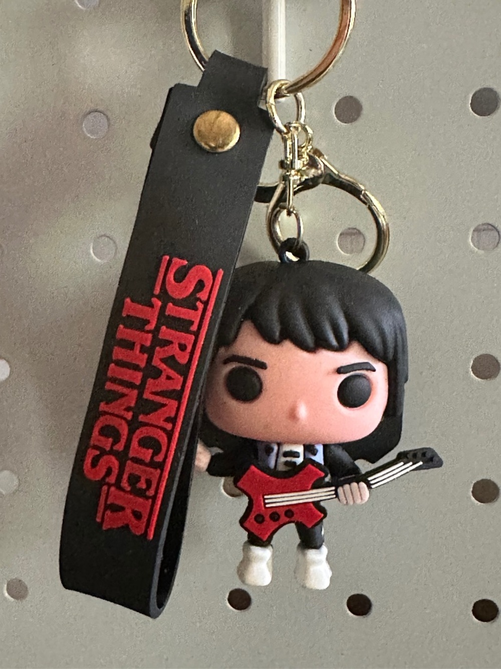 Eddie… Retro Horror Keychain 🔦🩸 | 80s Sci-Fi Inspired Charm